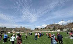 Çocuklar ve aileleri stadyumda buluştu, oyun oynayarak eğlendi