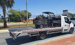 Direksiyon hakimiyetini kaybeden motorlu bisiklet devrildi: 2 yaralı