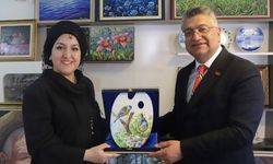 DPÜ Rektörü’nden Ressam Dilek Kocaman Yılmazer Atölyesi’ne ziyaret