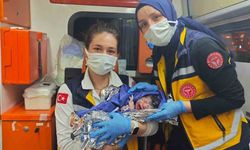 Dünyaya gözlerini ambulansta açtı