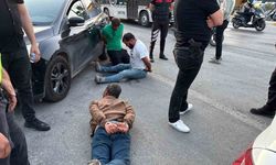 Durdurulan araçtaki şahıslar polise saldırdı: 2 yaralı, 3 gözaltı