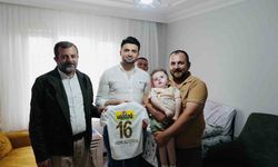 Enes Çelik’ten minik taraftara anlamlı ziyaret