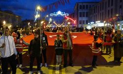 Erzurum’da gençlerden meşaleli yürüyüş
