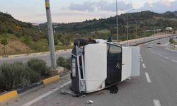 Fiat Tofaş’ın hurdaya döndüğü kazada 4 kişi yaralandı