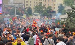 Galatasaraylı taraftarlar Yenikapı’ya akın etti