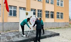 Gençlik haftası coşkusu çelenk sunma töreni ile başladı