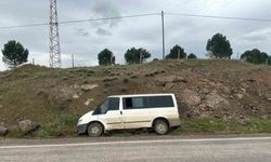 Gölbaşı’ndan minibüs şarampole savruldu: 3 yaralı