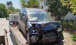 Hafif ticari araç jandarma aracına çarptı: 1 ölü