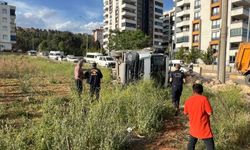 Hafriyat yüklü kamyon devrildi: 1 yaralı