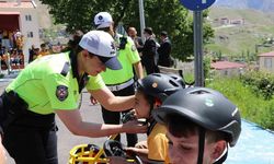 Hakkâri’de trafikte bilinçli nesillerin yetişmesi için eğitimler devam ediyor