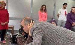 Huzurevindeki yaşlı kadının valiye sözleri gönülleri ısıttı: "Babalar Günün kutlu olsun, bana da bir öpücük ver"
