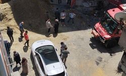 İstanbul Bayrampaşa kanalizasyon çalışmaları sırasında meydana gelen göçükte 1 işçi, toprak altında kaldı. Göçükte kalan işçiyi kurtarma çalışmaları sürüyor.