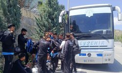 Kafileyi taşıyan otobüsün lastiği patladı, futbolcular taksiyle maça yetiştirildi