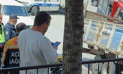Keçiören’de freni boşalan kamyon trafoya çarptı