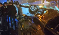 Keşan’da virajı alamayarak bariyerlere çarpan otomobildeki 3 kişi yaralandı