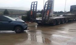 Kırıkkale’de otomobil park halindeki çekiciye çarptı: 2 yaralı