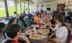 Kız voleybol takımları beldeye 2 kupa kazandırdı