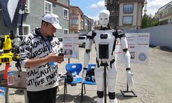 Lise öğrencilerinin tasarladıkları insansı robot ve köpek ilgi çekti