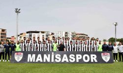 Manisaspor, şampiyonluk kupasını kaldırdı