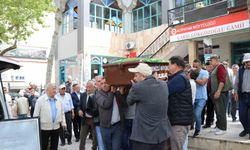Memleketine dönerken kazada ölen yaşlı adam son yolcuğuna uğurlandı
