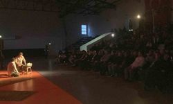 ’Misafir’ oyunu raylar yerine salonda Karslılarla buluştu