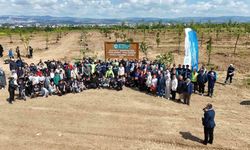 Öğrenciler gelecekler için fidan dikti