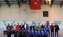 Oltu’da hentbolun şampiyonu Oltu Anadolu Lisesi