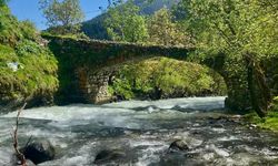 Orta Çağ’dan kalma taş köprü görenleri kendine hayran bırakıyor