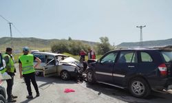 Otomobil ve cip kafa kafaya çarpıştı: 1’i ağır 6 yaralı