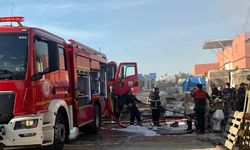 Plastik su tesisatı deposunda yangın