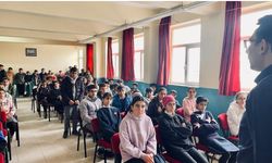 Polislerden öğrencilere meslek tanıtımı
