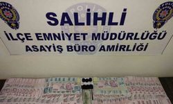 Salihli’de aranan şahıslar kumar oynarken yakaladı