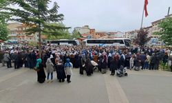 Simav’dan 80 hacı adayı dualarla kutsal topraklara uğurlandı
