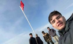 Soma’nın zirvesinde Türk bayrağını dalgalandırdılar