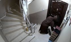Sultangazi’de güpegündüz hırsızlık girişimi kamerada