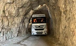 Taş Yolu tırın tünele sıkışması sonucu ulaşıma kapatıldı