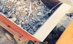 Tavas Belediyesi sağlık ve çevre sorunlarına neden olan molozlara karşı uyarı yaptı