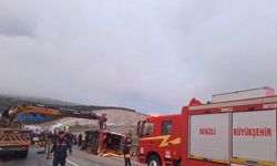 Tekstil işçilerini taşıyan minibüs karşı şeride geçerek otomobille çarpıştı: 1’i ağır 13 yaralı