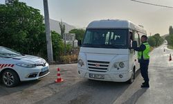Uşak’ta polis ve jandarmadan okul çevreleri ve servislere sıkı denetim