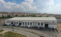 Vali Balcı, kapalı semt pazarı esnafını ziyaret etti