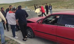Van’da iki otomobil kafa kafaya çarpıştı: 1 yaralı