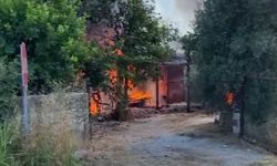 Antalya’da çıkan yangında ev ve traktör kül oldu