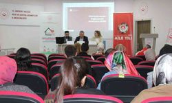 Bayburt’ta ‘Koruyucu Aile’ söyleşisi düzenlendi