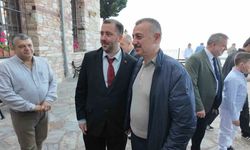 Bayram namazını 693 yıllık ecdat yadigarı camide kılan Büyükakın: "Zulümlerin son bulduğu bayram olsun"