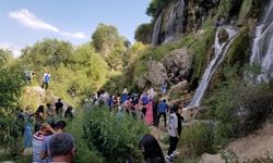 Girlevik Şelalesi’ne bayramda ziyaretçi akını