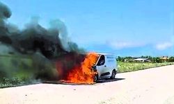 Gübre satmak için mahalleleri dolaşan araç metal yığınına döndü