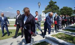 Kurban Bayramında şehitlik ve mezarlık ziyaret edildi