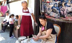 Kütahya’nın tarihi mekanlarından Germiyan Sokak’ta çini sanatı yeniden canlanıyor