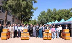 Mardin’de 800 üreticiye 4 bin arılı kovan dağıtıldı