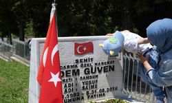 Mezarlıklarda Arefe yoğunluğu, şehitliklerde hüzün